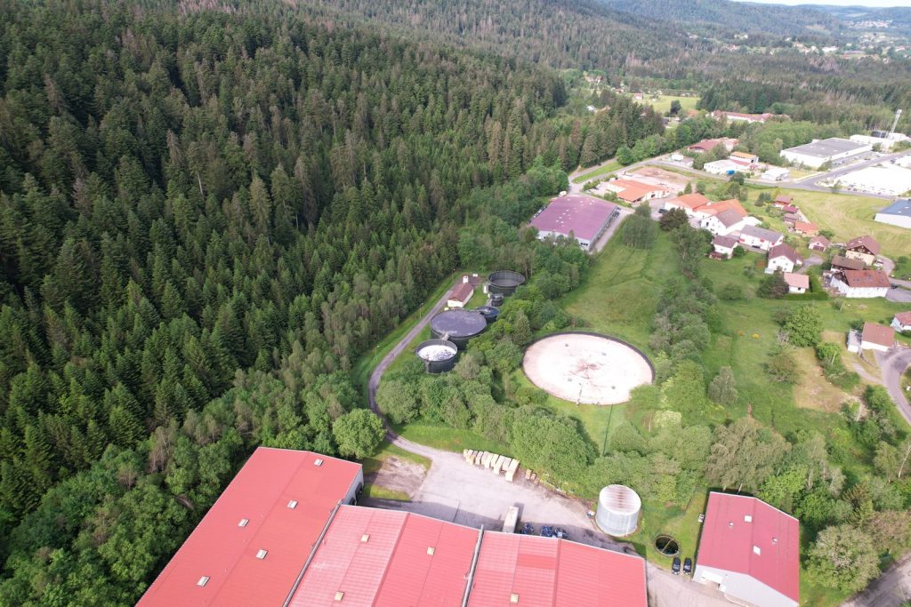 Vue par drone du site de Crouvezier Développement en forêt vosgienne à Gérardmer